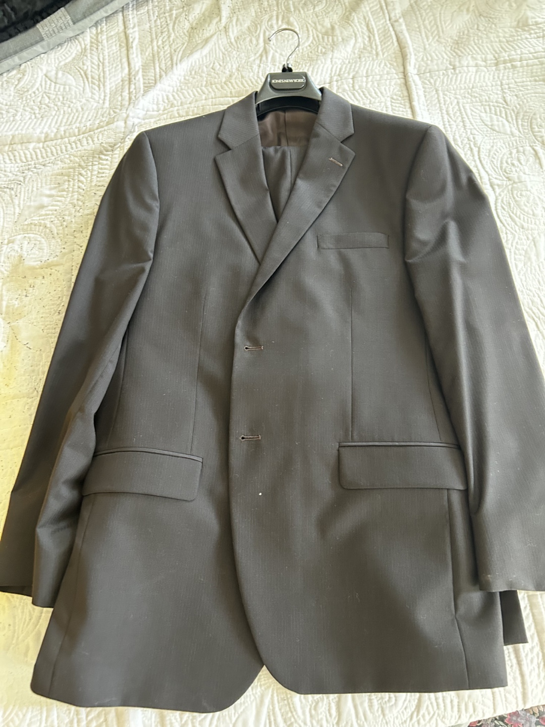 Men's Jones New York Dark Brown Suit Size 44T