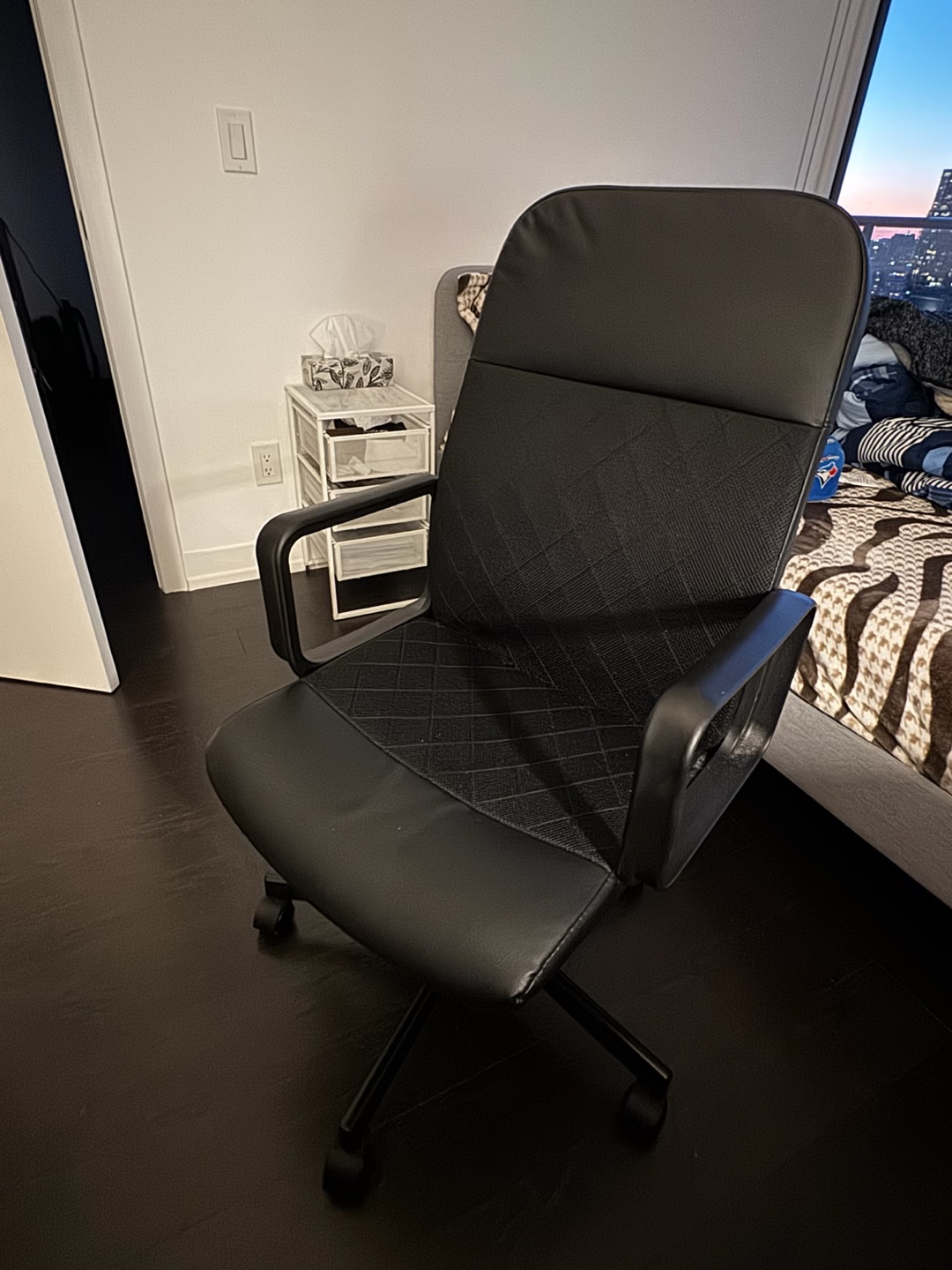 Black Office Chair with Armrests - photo 2