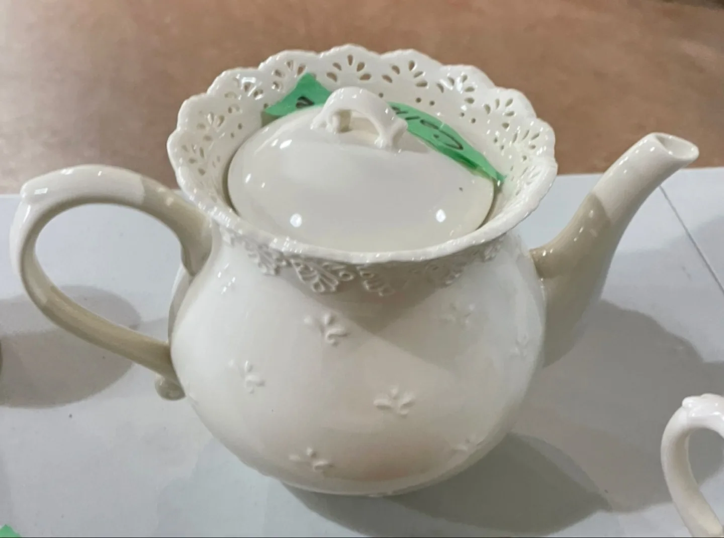Cream-coloured Tea Set with Lace Detailing thumbnail