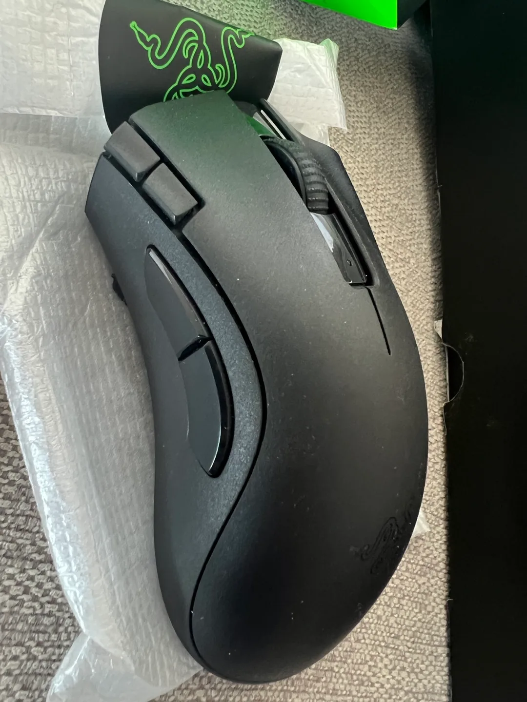 Razer DeathAdder V2 X Hyperspeed Wireless Gaming Mouse image indicator(5)