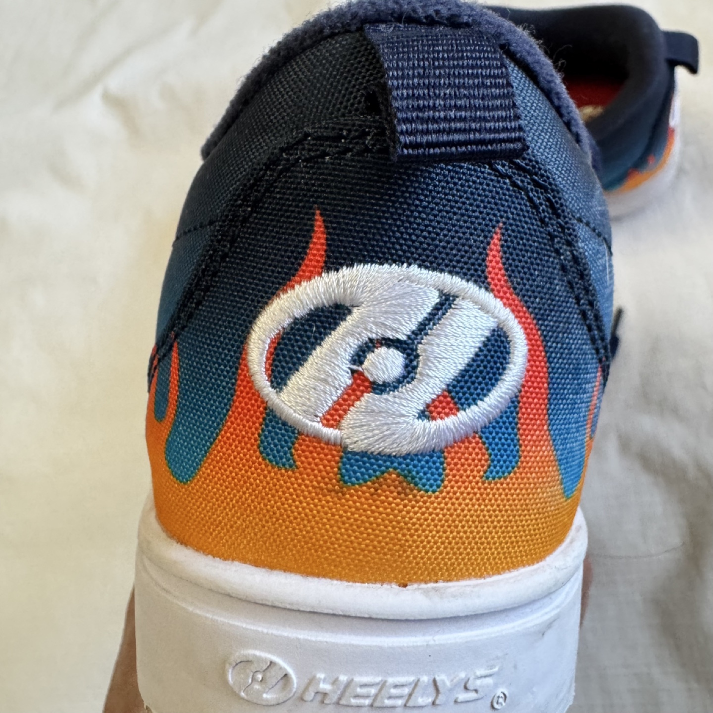 Heelys Kids' Flame-Design Rollerskates, Size UK 2 - photo 2
