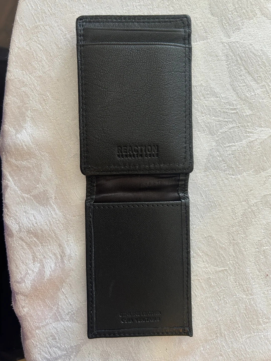 NEW Reaction Kenneth Cole Genuine Leather Wallet image indicator(2)