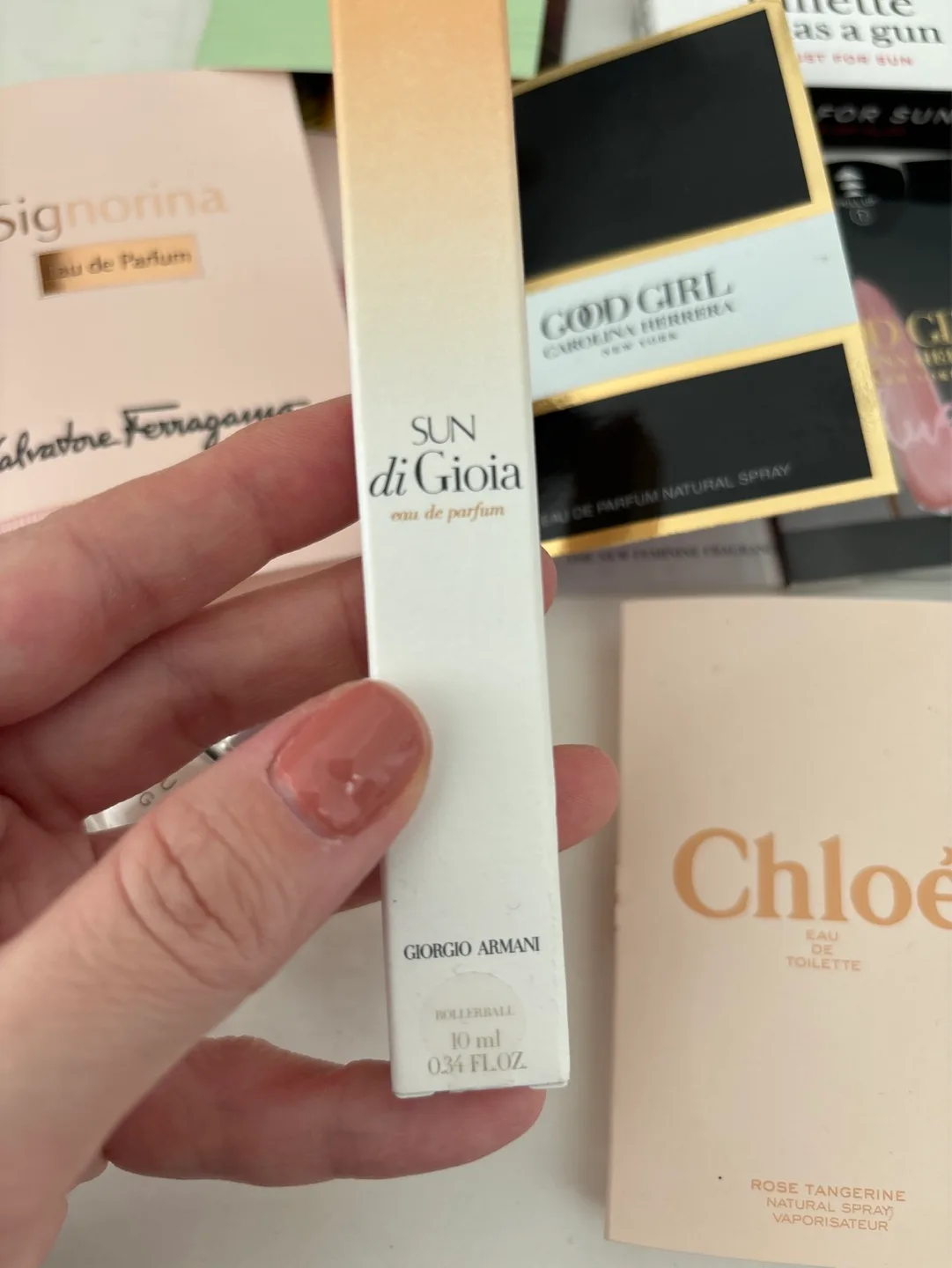 Prestige Brands Variety Pack of 16 Perfume Samples image indicator(3)