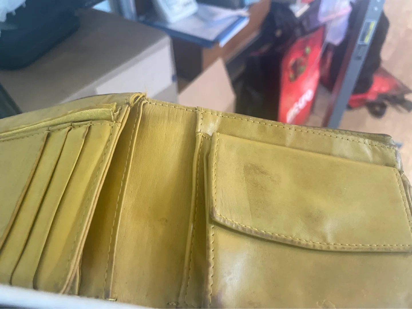 Vintage Leather Bi-Fold Wallet image indicator(2)