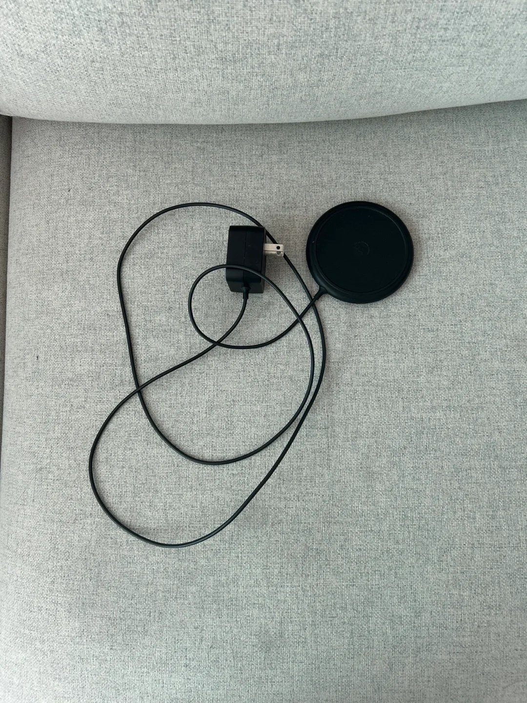 Wireless Charging Pad with Adapter thumbnail