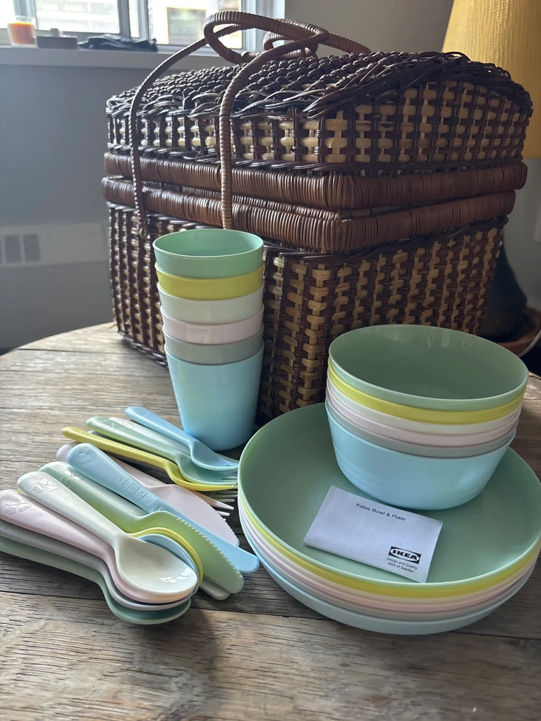 IKEA Adorable Pastel Picnic Basket Set thumbnail