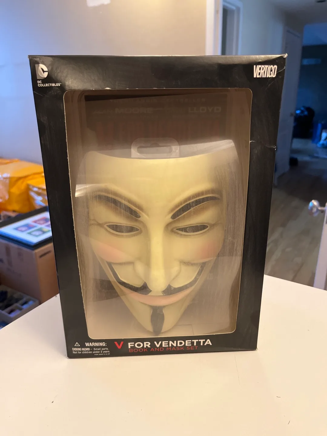 V for Vendetta Book and Mask Set 💚 thumbnail