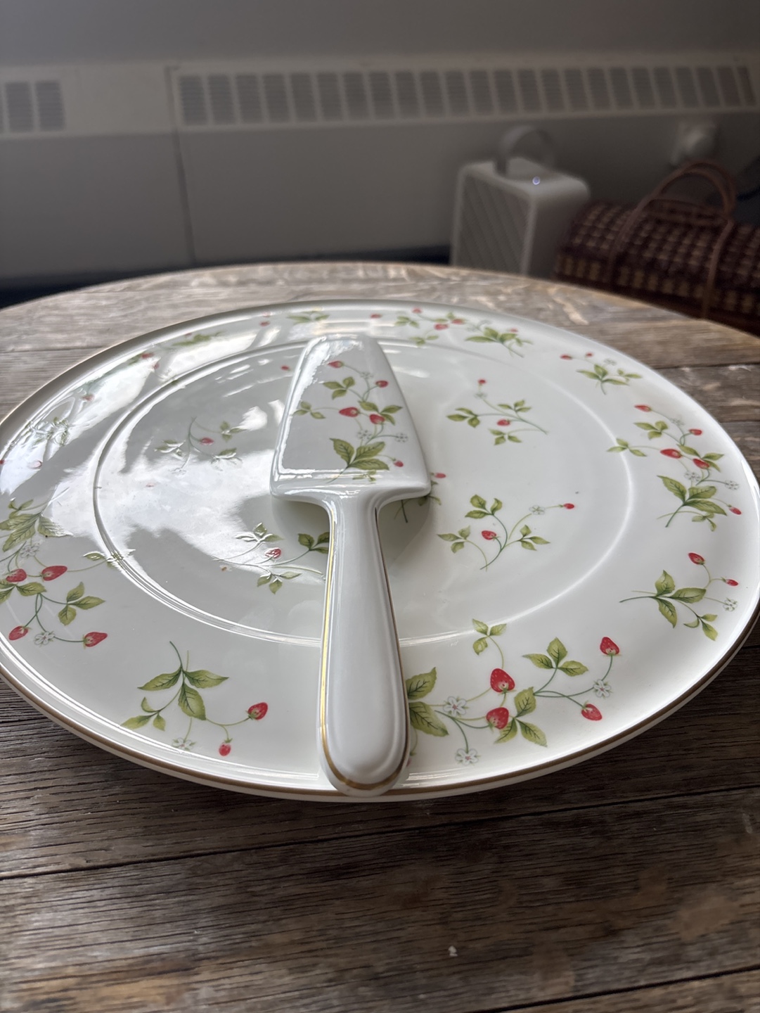 Royal Doulton Strawberry Cake Plate and Server - photo 4