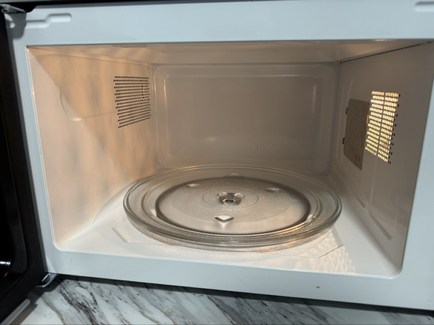 Hamilton Beach 1.1 cu.ft. Stainless Steel Microwave - photo 2
