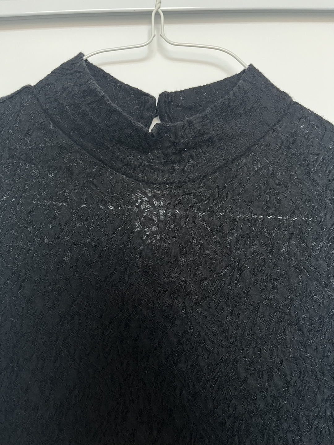 Gap black sleeveless mock neck top - photo 2