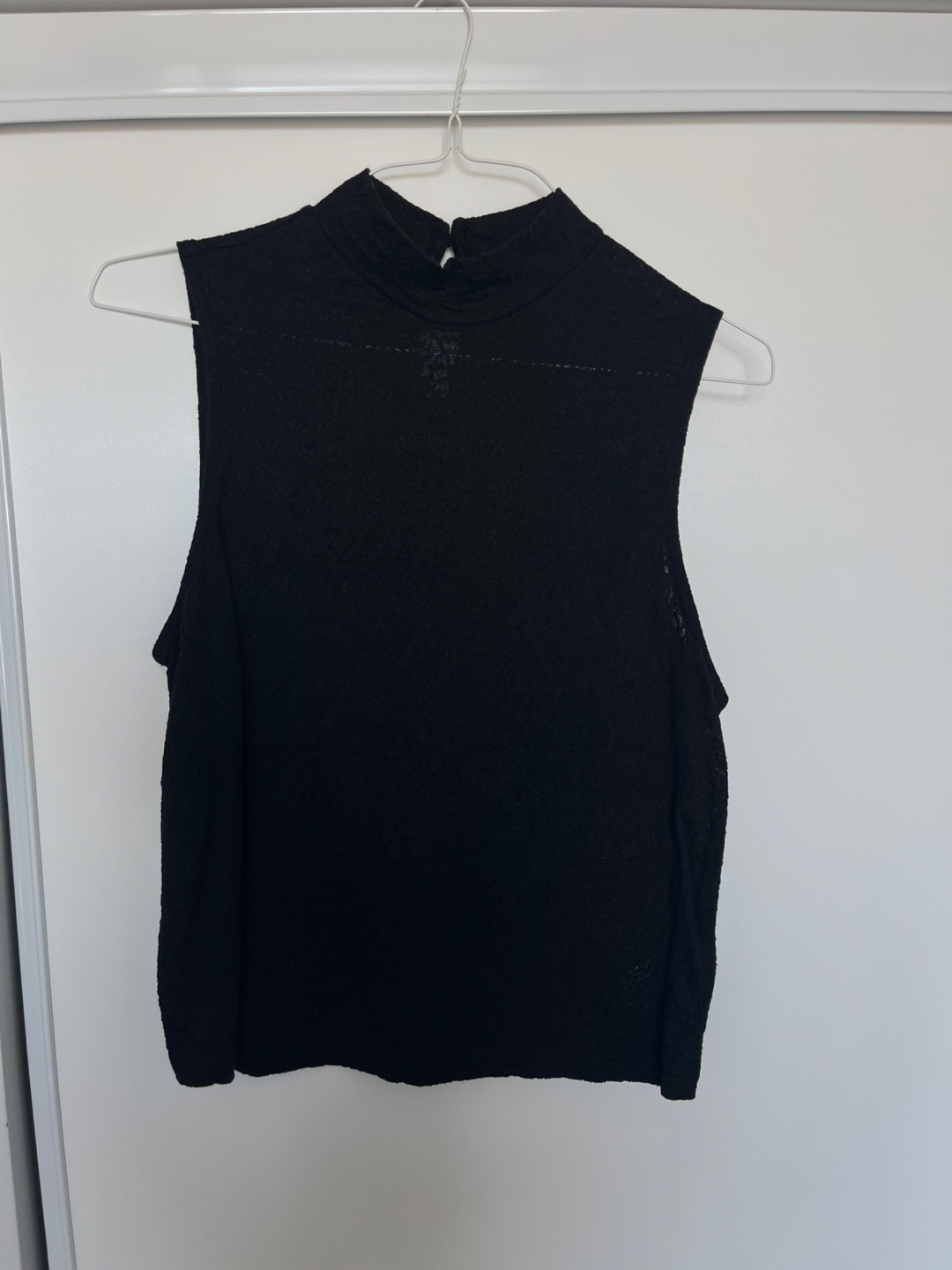 Gap black sleeveless mock neck top