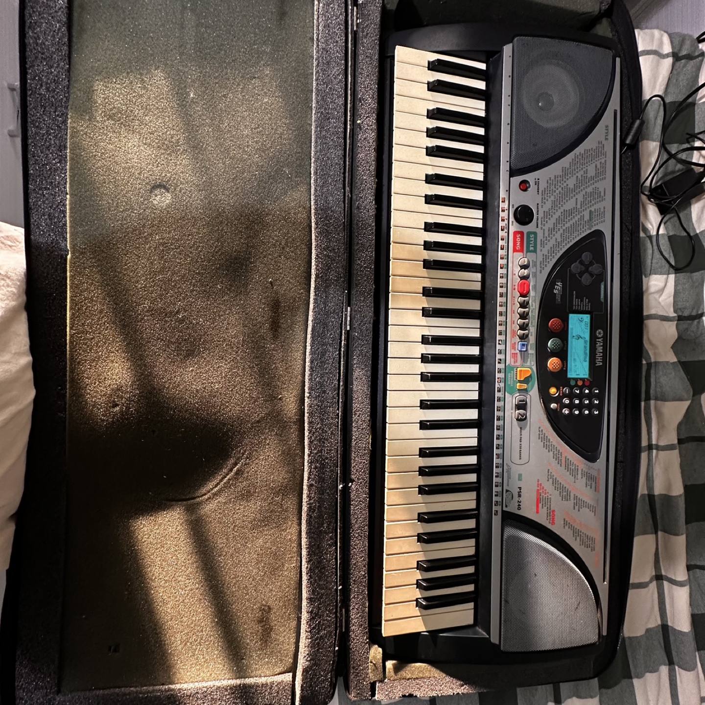 Yamaha PSR-E243 Portable Keyboard with Case
