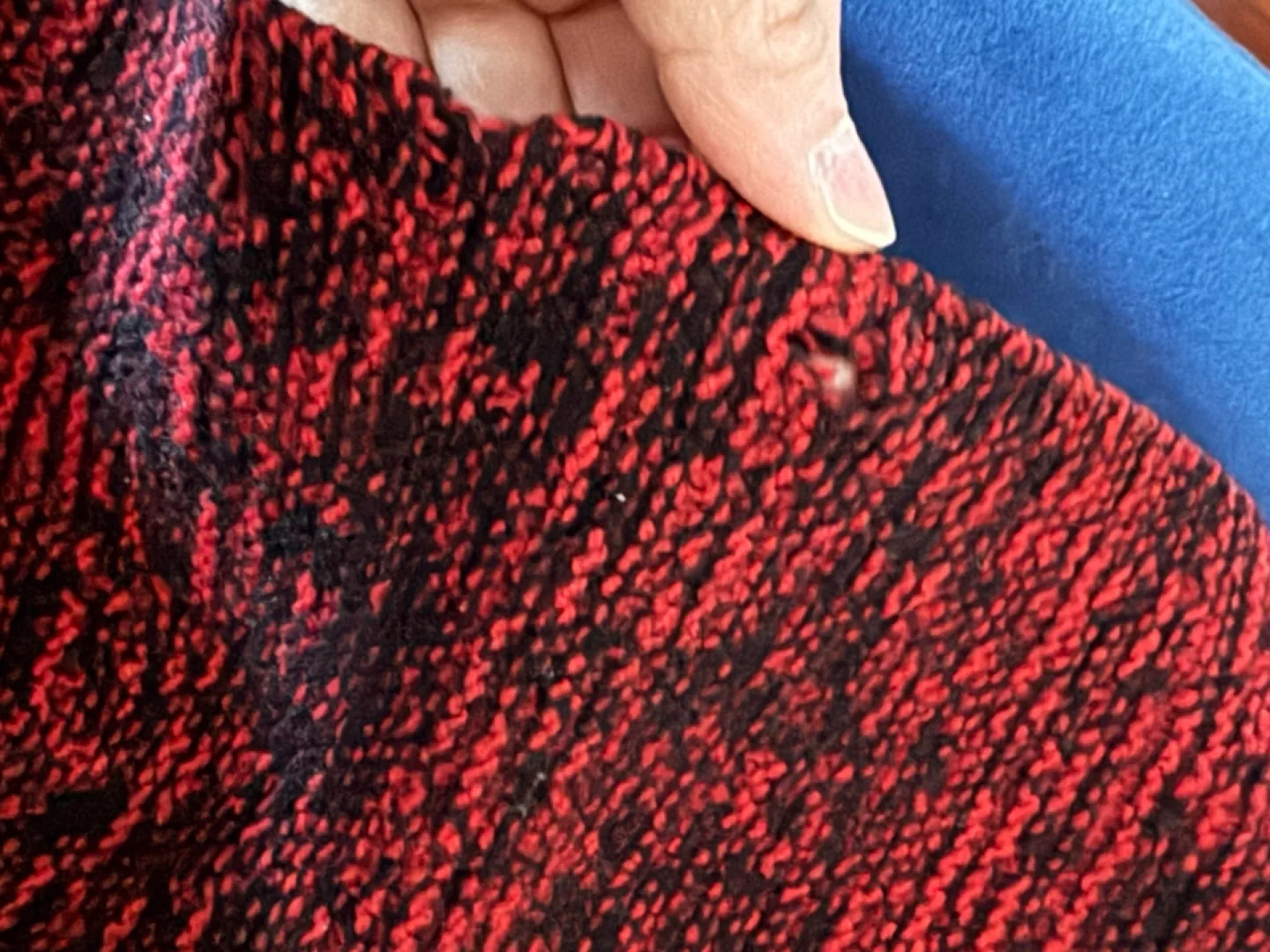 Vintage 80s Children’s Red/Black Knit Scarf image indicator(3)