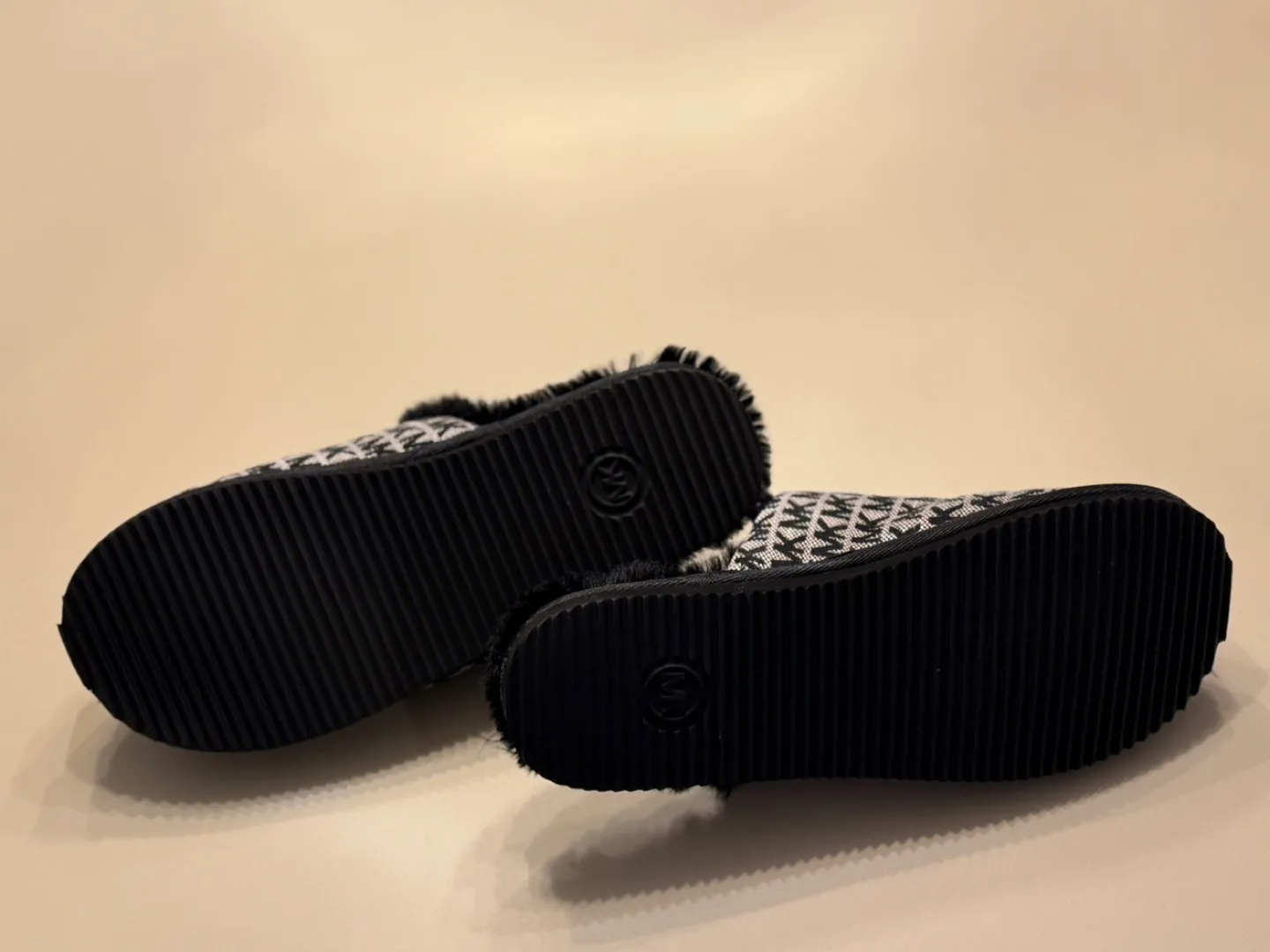 Michael Kors Logo Slippers— Brand new image indicator(6)