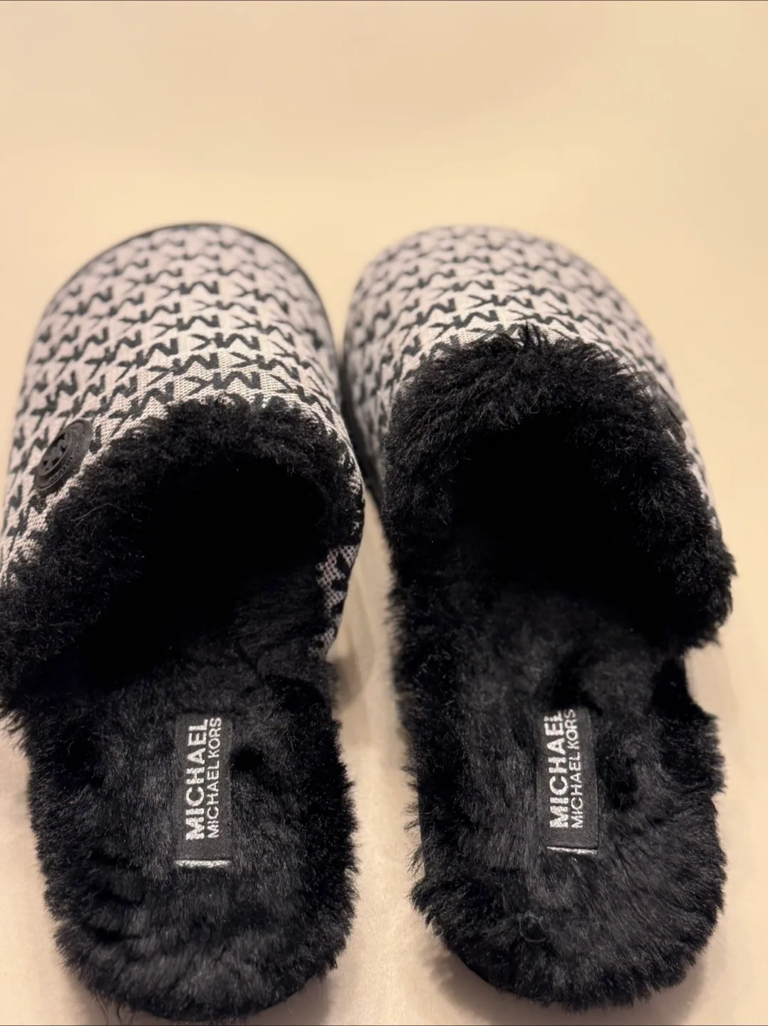 Michael Kors Logo Slippers— Brand new image indicator(3)