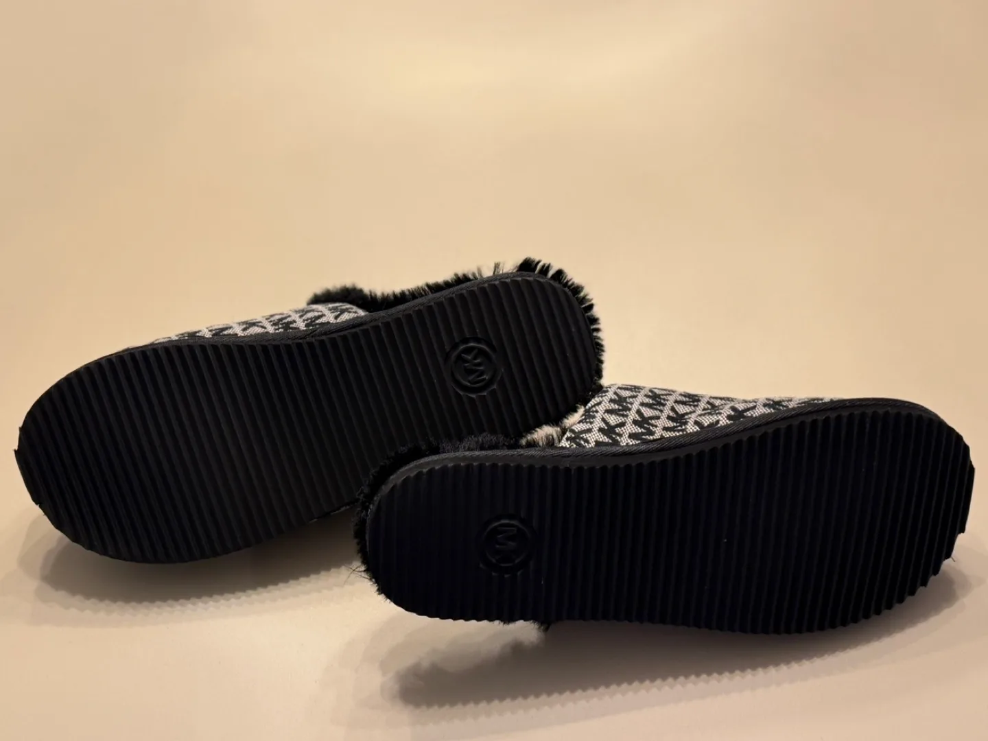 Michael Kors Logo Slippers— Brand new image indicator(4)