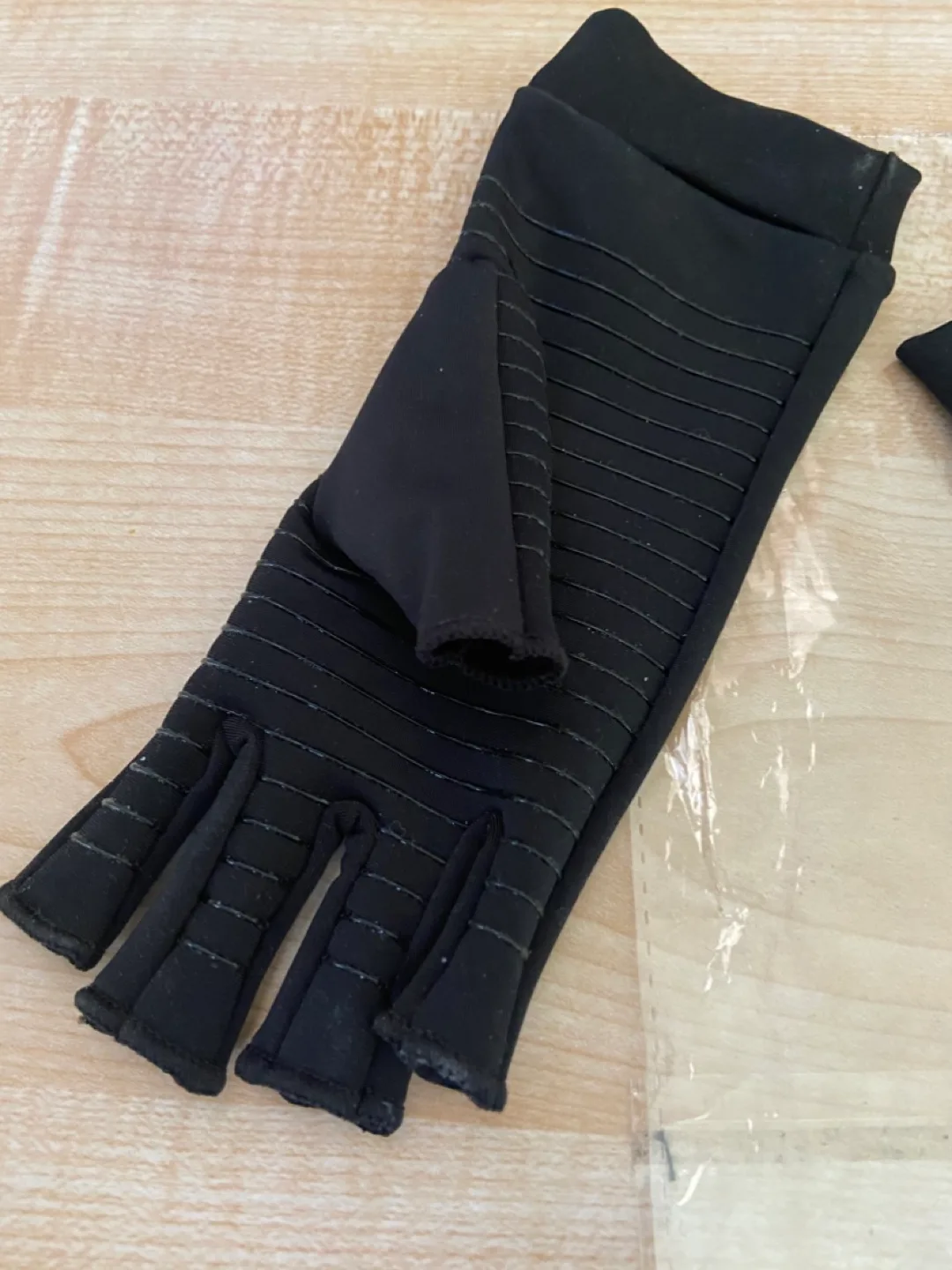 Arthritis Gloves - Medium size image indicator(2)