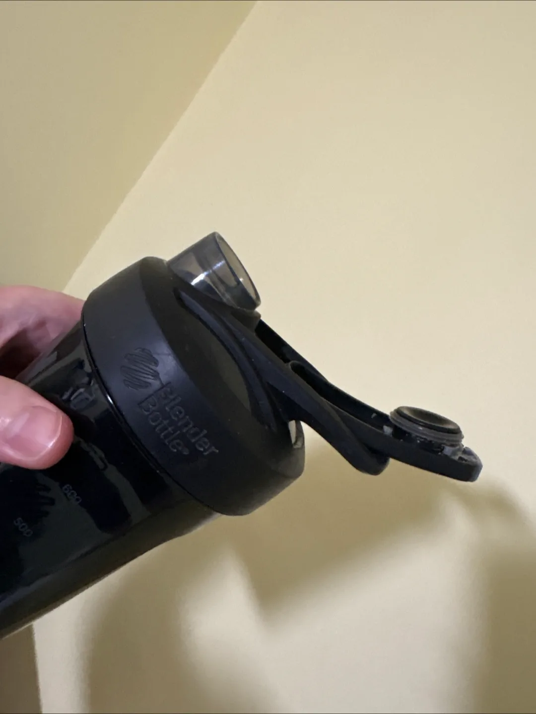 BlenderBottle Classic 28 oz Shaker Bottle - Black image indicator(3)