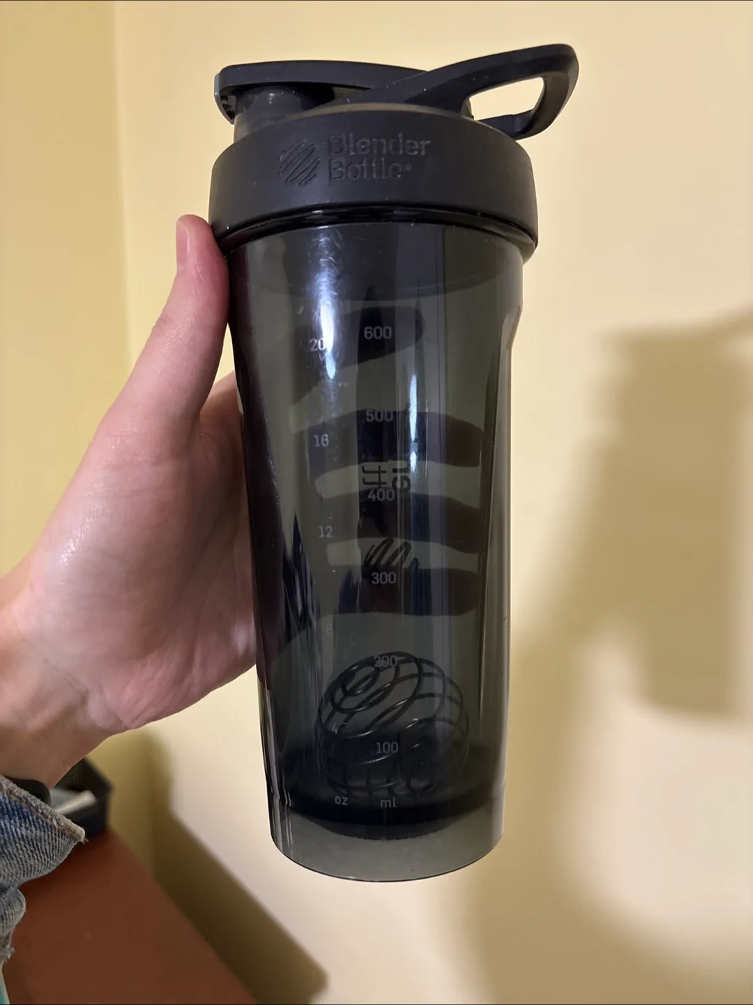 BlenderBottle Classic 28 oz Shaker Bottle - Black image indicator(2)