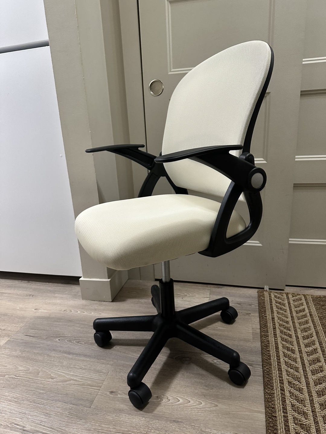 Brand new ergonomic home office swivel desk chair - photo 2