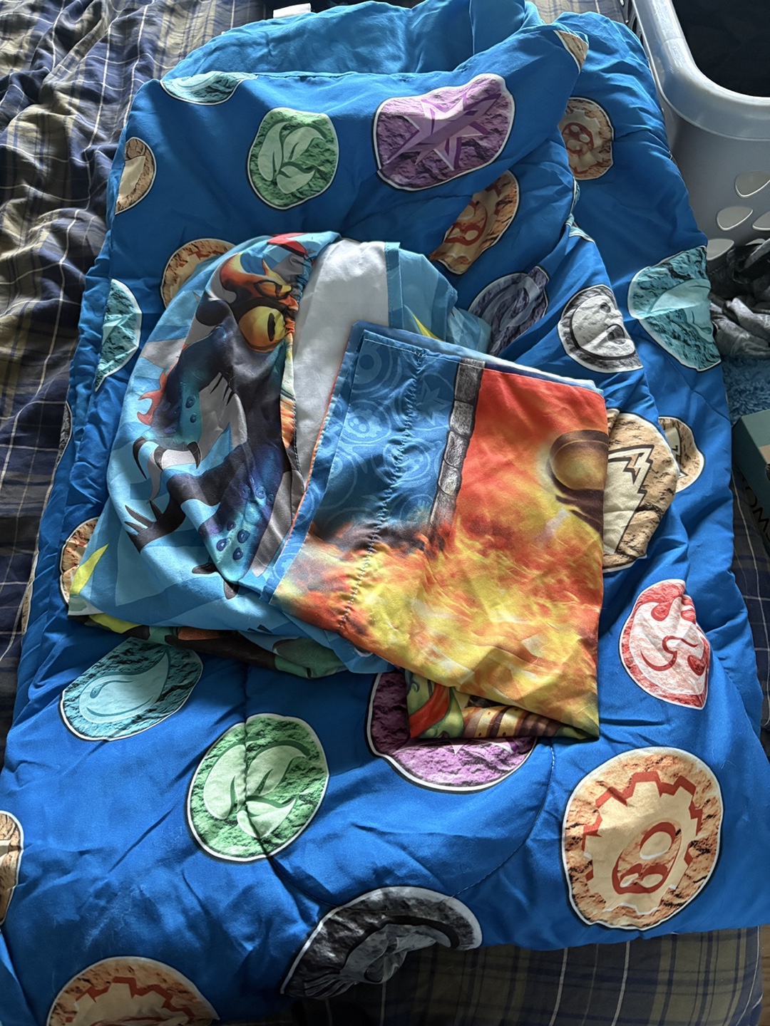 Sky landers  comforter and fitted sheet and pillow case