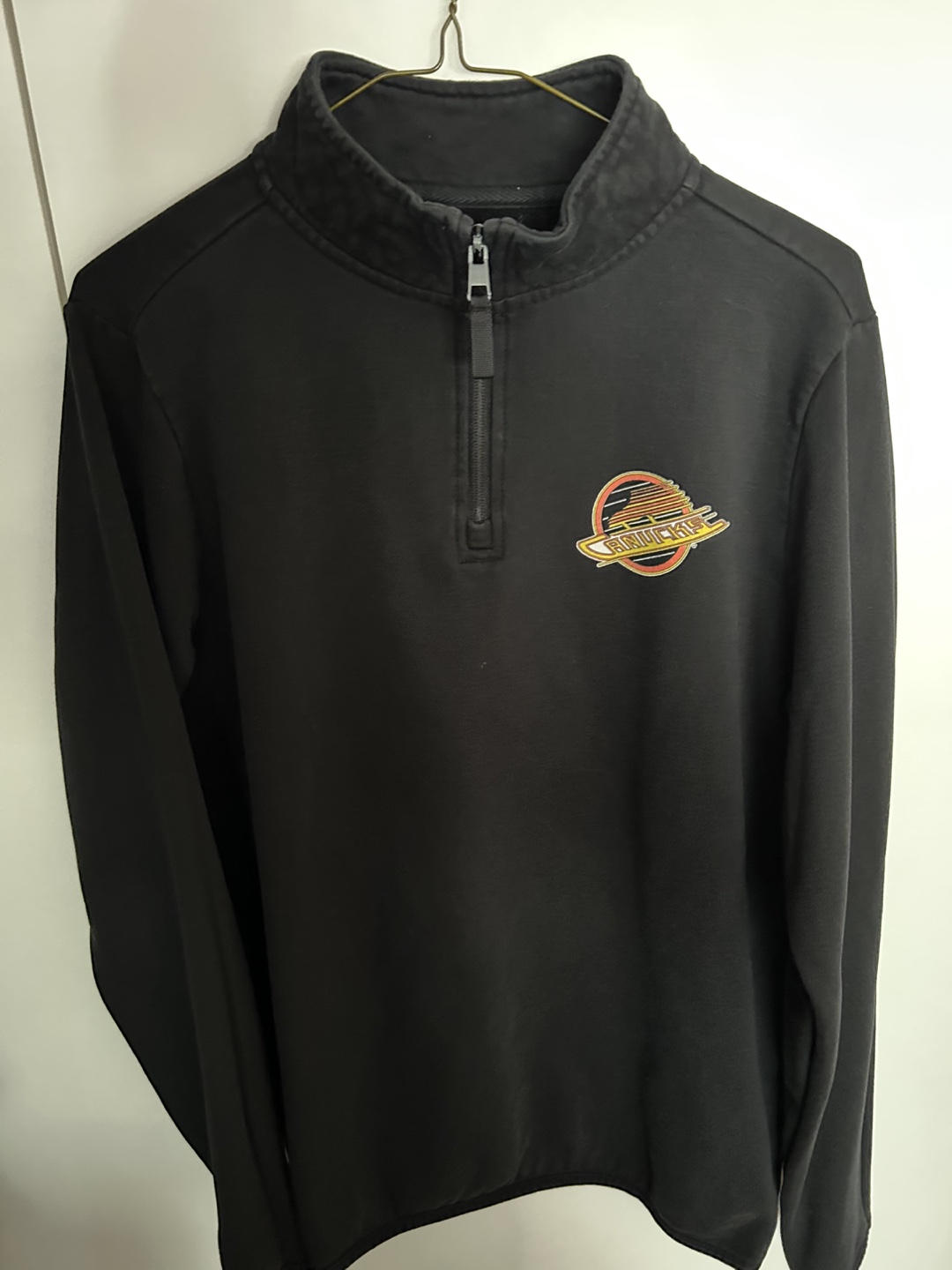Canucks Black 1/4 Zip Sweatshirt Size M