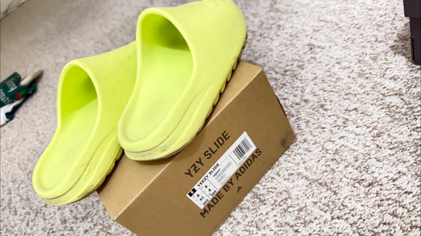 Yeezy Slide - Size 8 - Yellow thumbnail