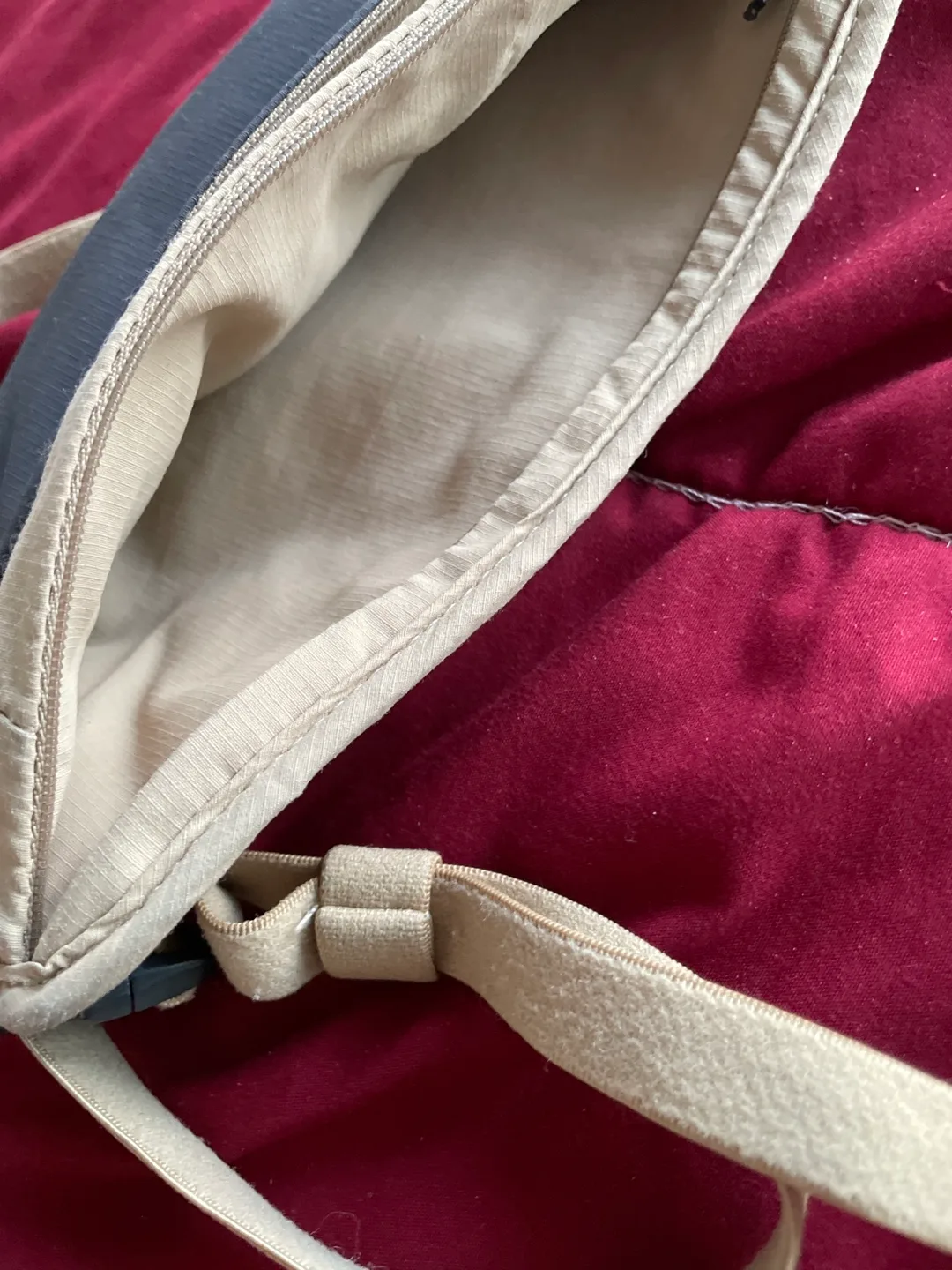 Travelon Anti-theft crossbody bag image indicator(3)