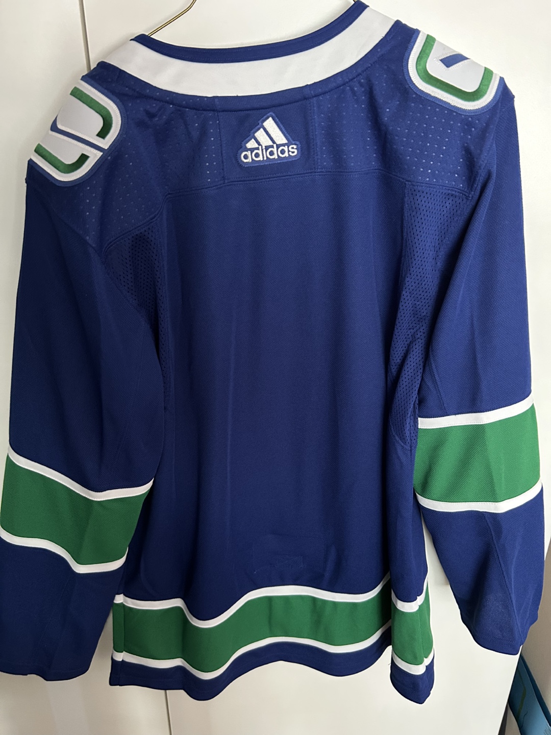 Adidas Vancouver Canucks NHL Jersey - Size 46 - photo 2