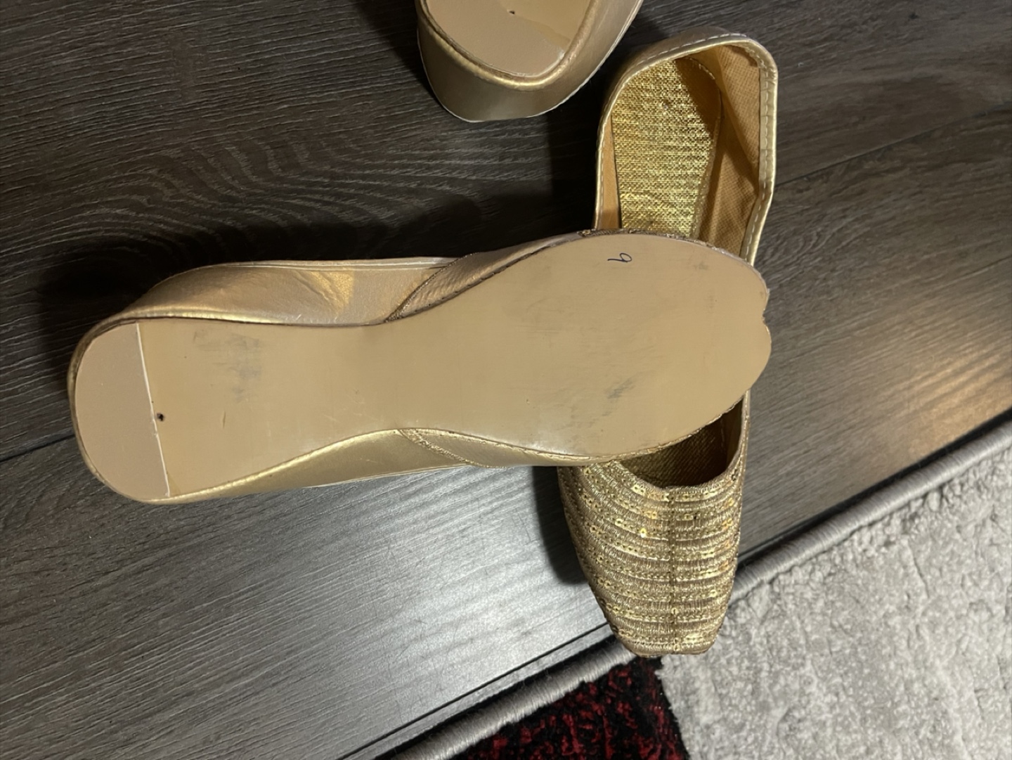 Gold Sequinned Punjabi Juttis - Size 8 & 9 - photo 4