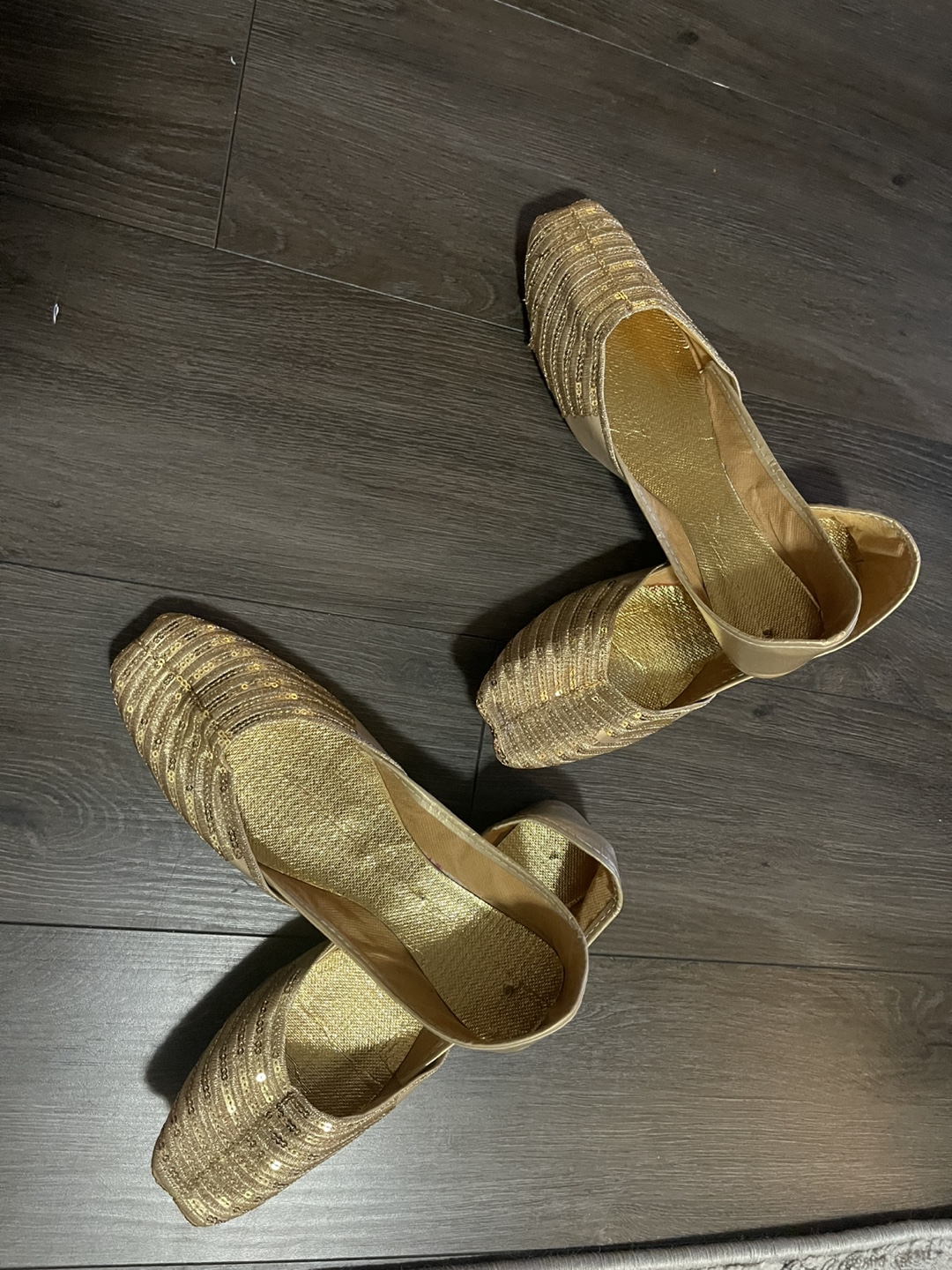 Gold Sequinned Punjabi Juttis - Size 8 & 9 - photo 5