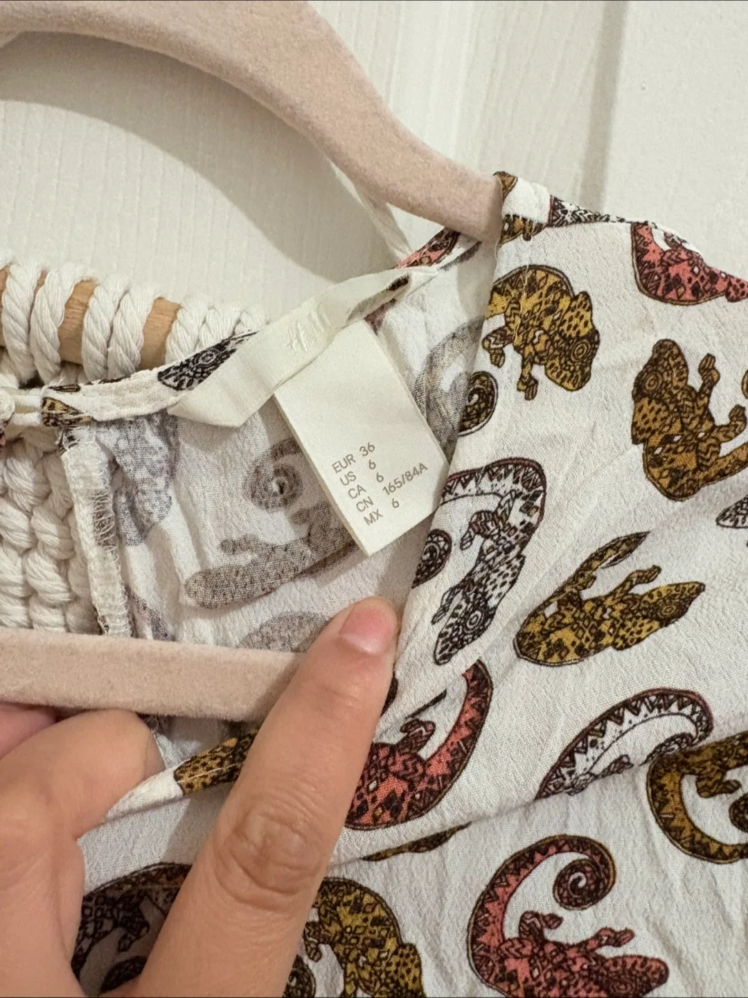 H&M Women's Size 6 Long Sleeve Blouse image indicator(3)