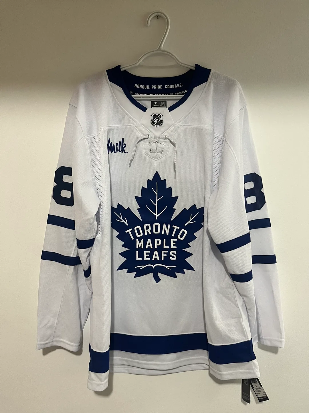 BNWT TORONTO MAPLE LEAFS JERSEY WHITE NYLANDER 52 (LARGE) thumbnail