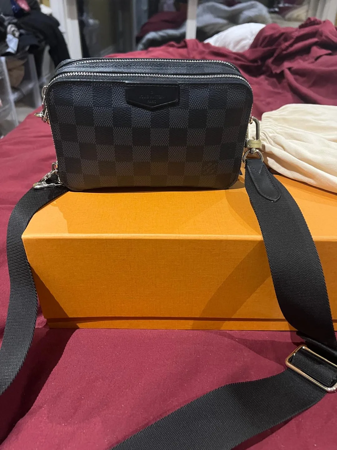 Louis Vuitton Trocadéro Wearable Wallet image indicator(4)