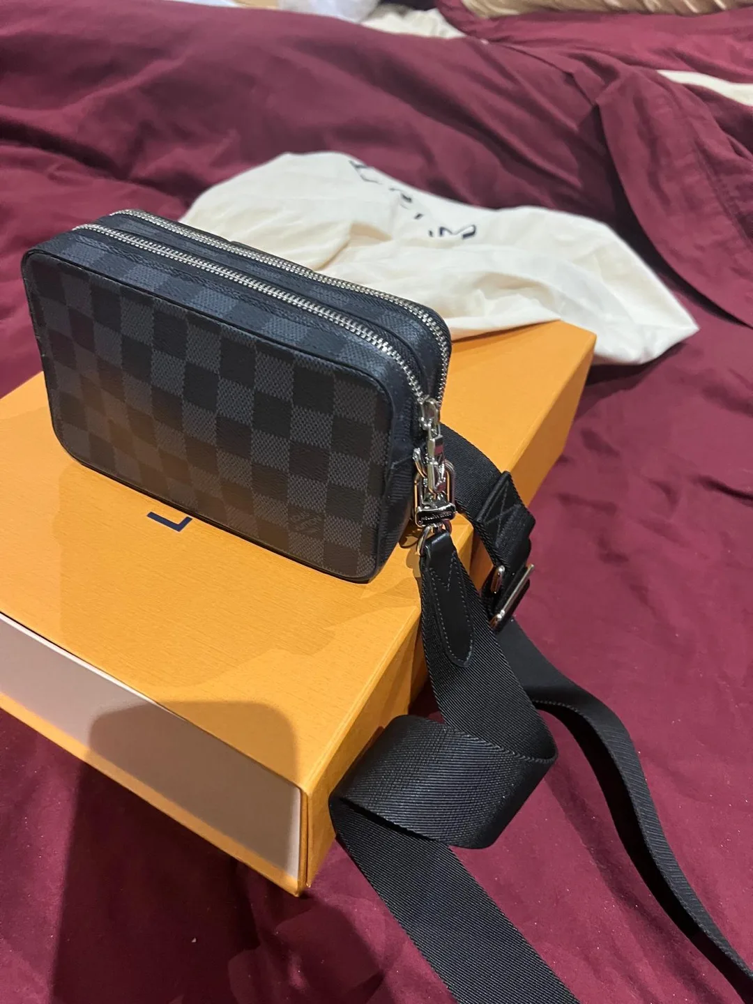 Louis Vuitton Trocadéro Wearable Wallet image indicator(2)