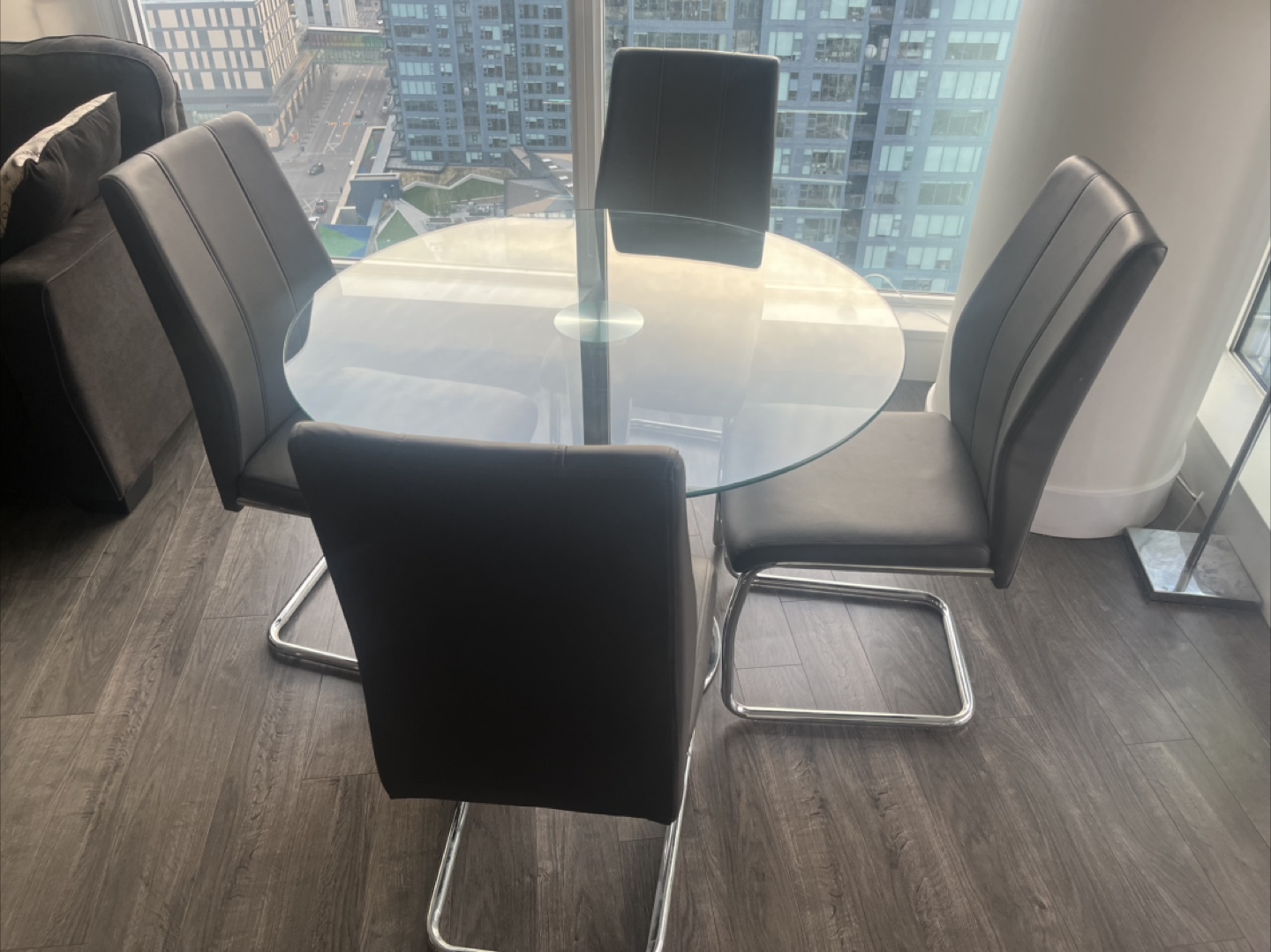 Glass-top dining table with four chairs - photo 2