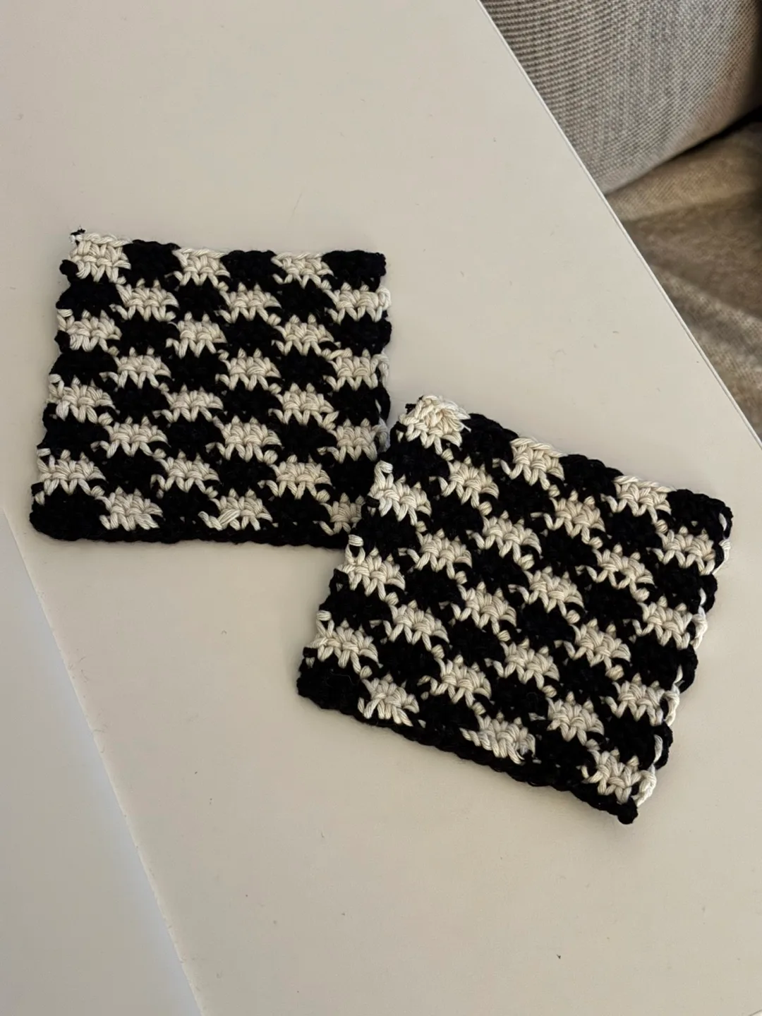 2 crochet coasters checkered pattern 🏁 image indicator(2)