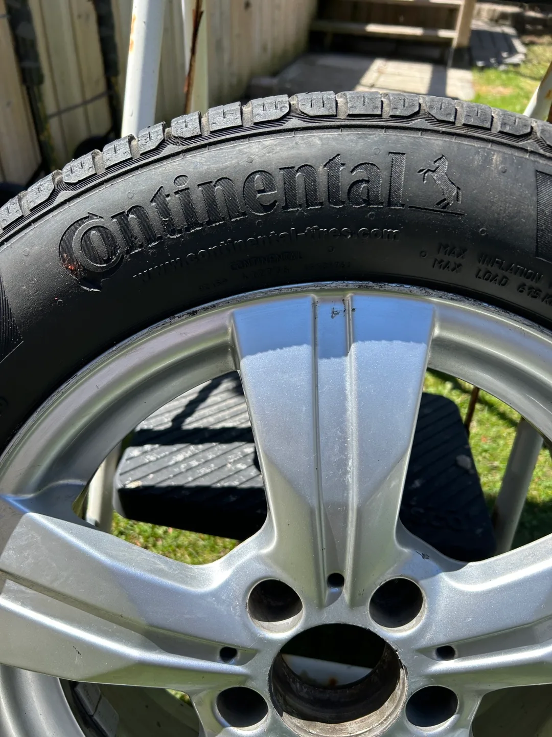 Used Continental AllSeason Tires on Mercedes-Benz Alloy Rims image indicator(3)