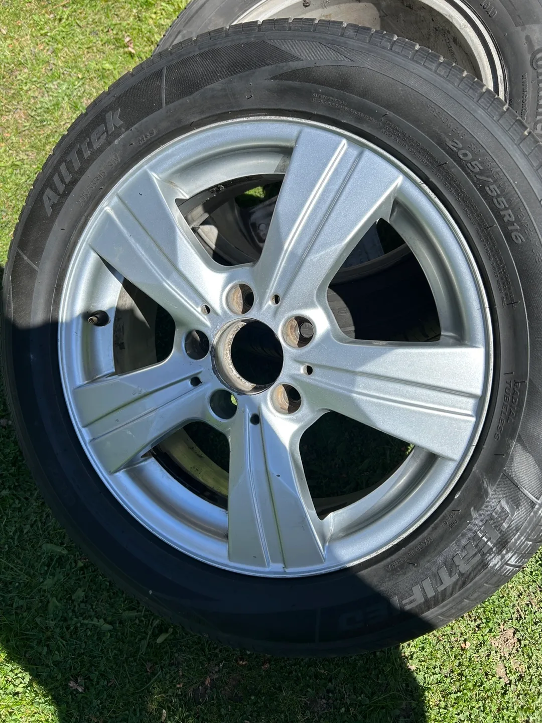 Used Continental AllSeason Tires on Mercedes-Benz Alloy Rims image indicator(4)