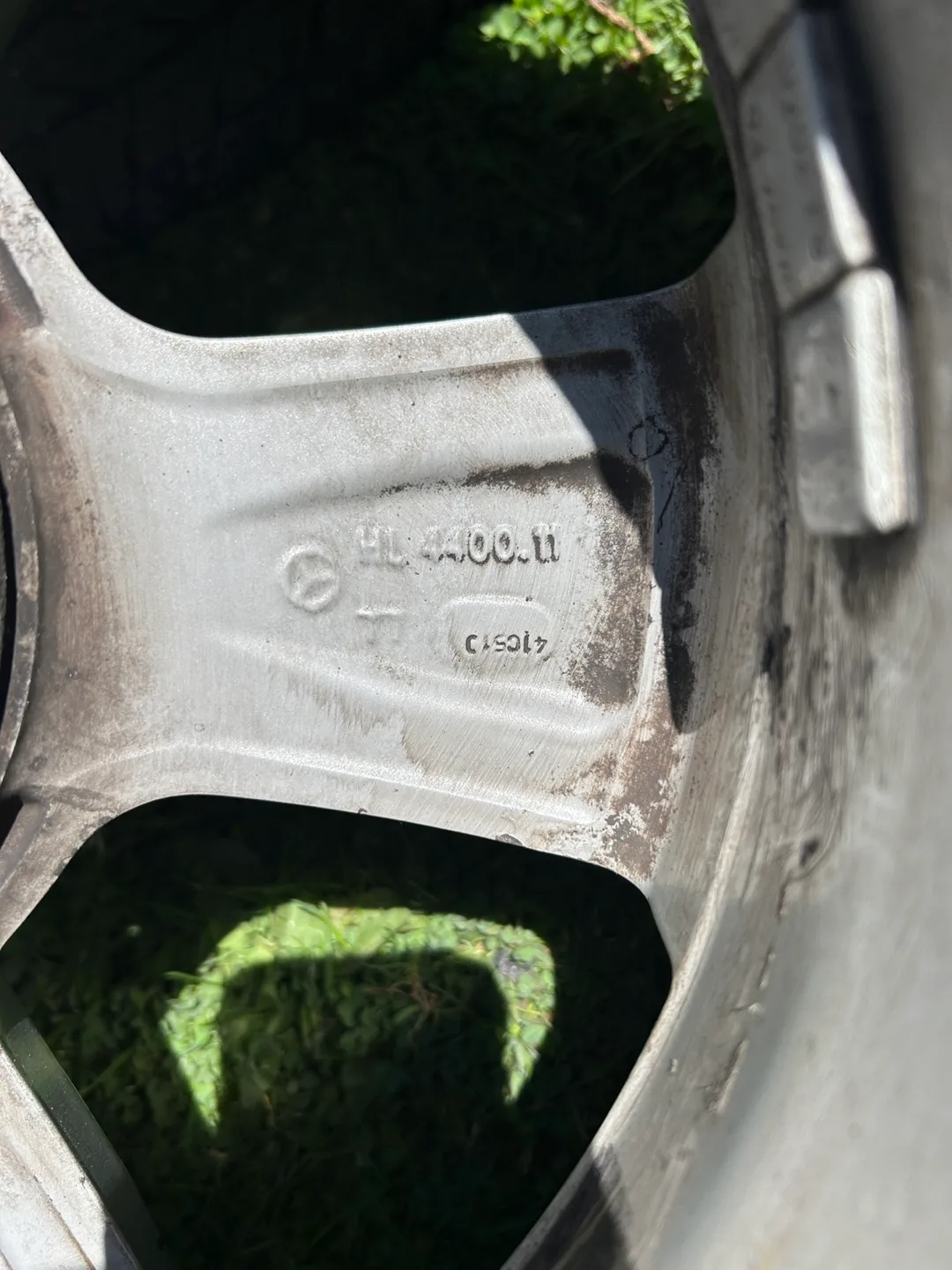 Used Continental AllSeason Tires on Mercedes-Benz Alloy Rims image indicator(5)