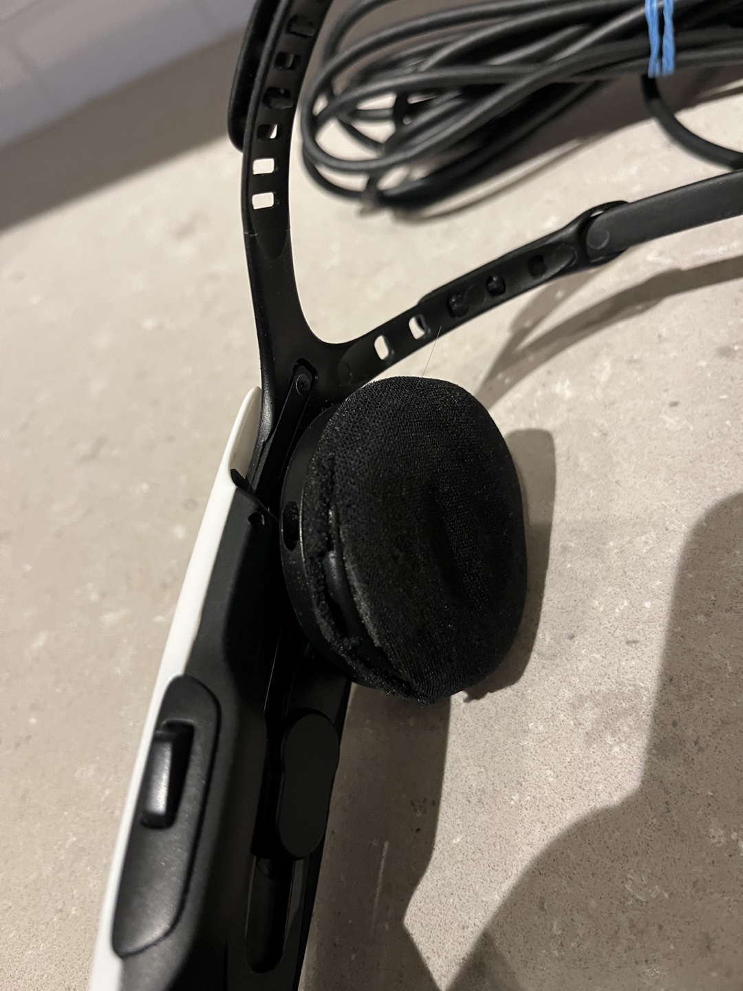Sony HMZ-T1 Personal 3D Viewer - photo 3