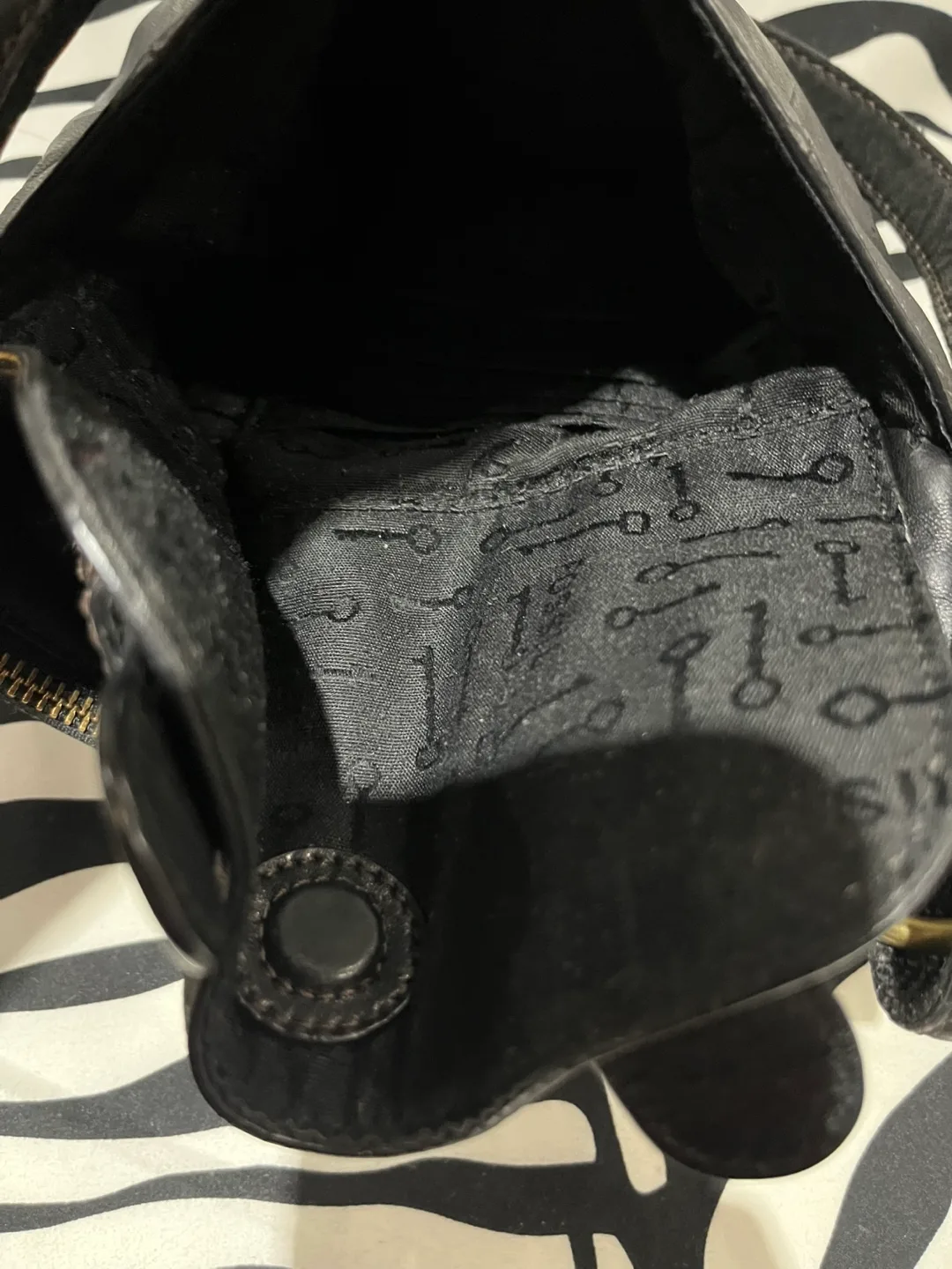 🖤 Black Fossil Maddox Leather Cross Body Bag 🖤 image indicator(6)