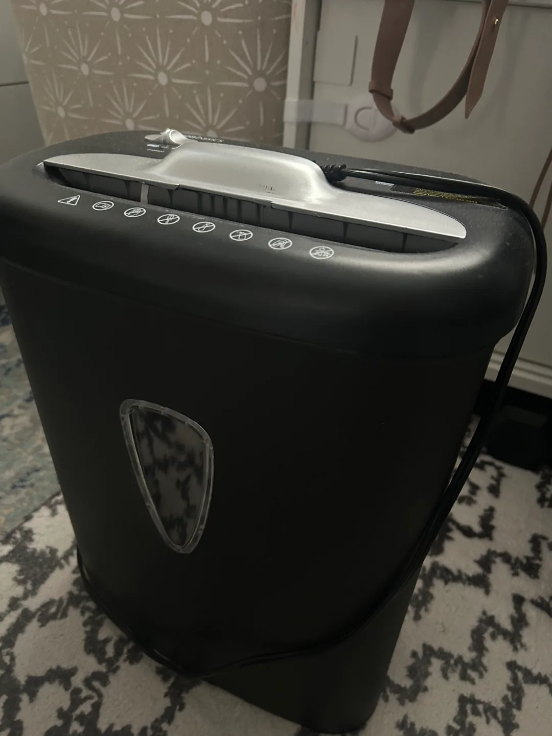 Amazon Basics 8-Sheet Cross-Cut Paper Shredder thumbnail