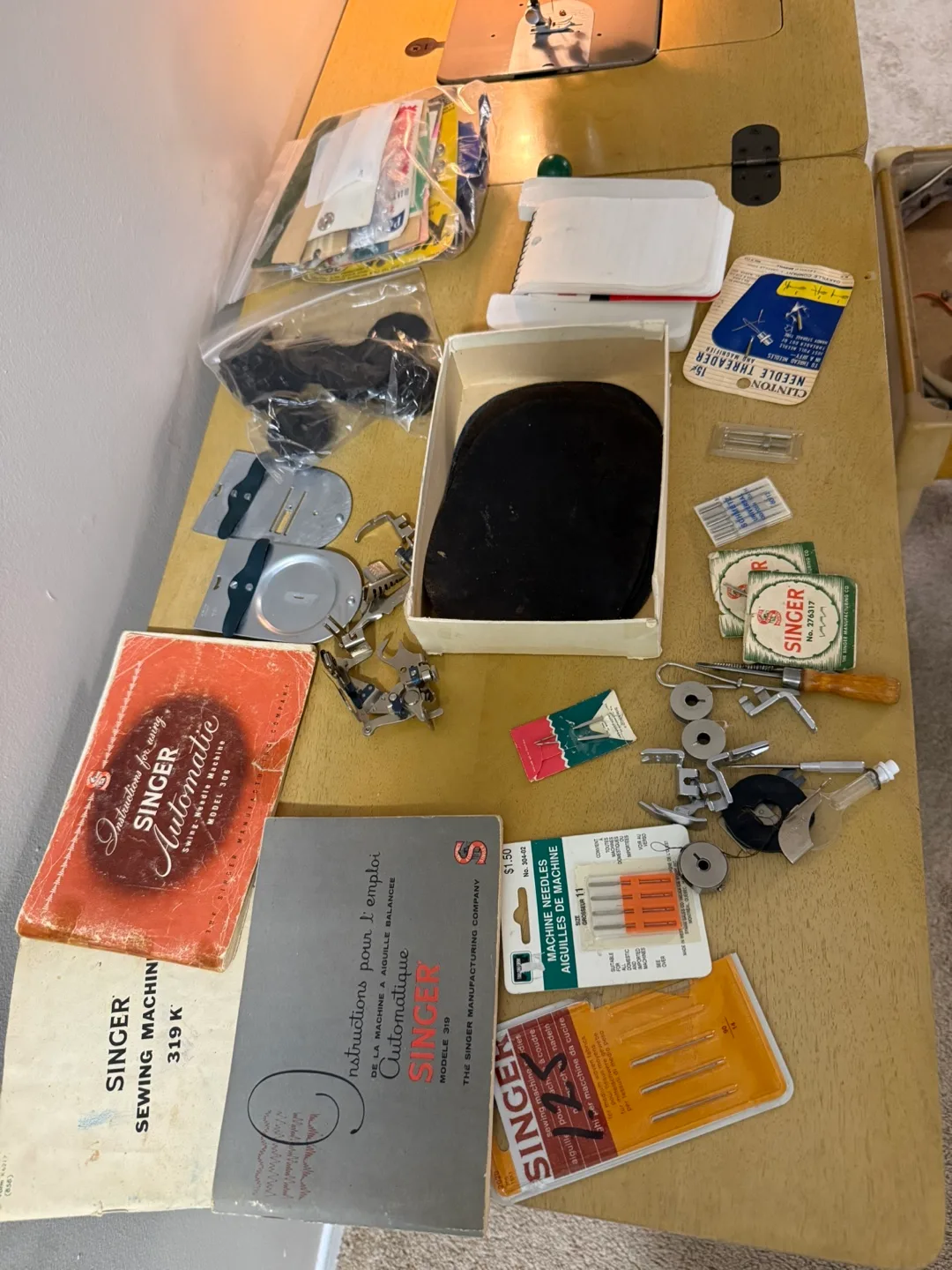 Vintage Singer 319K Sewing Machine with Cabinet and Accessories image indicator(5)