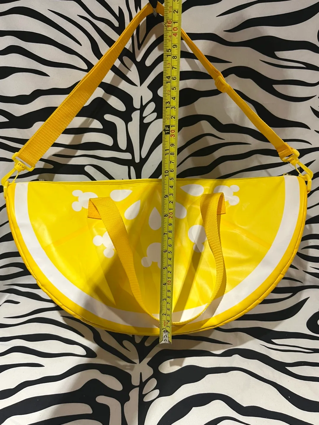 🍋 Diseny Parks Mickey Mouse Lemon Wedge Cooler Bag image indicator(4)