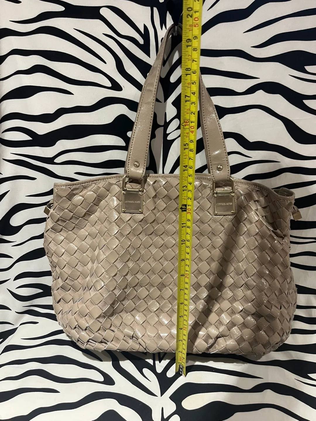 🌼 Michael Kors Newbury Large Beige Woven Suede Leather Bag image indicator(3)