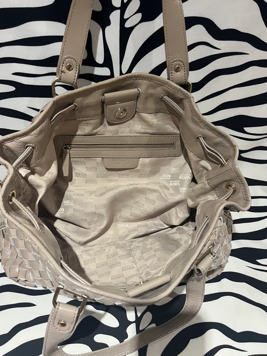 🌼 Michael Kors Newbury Large Beige Woven Suede Leather Bag image indicator(6)