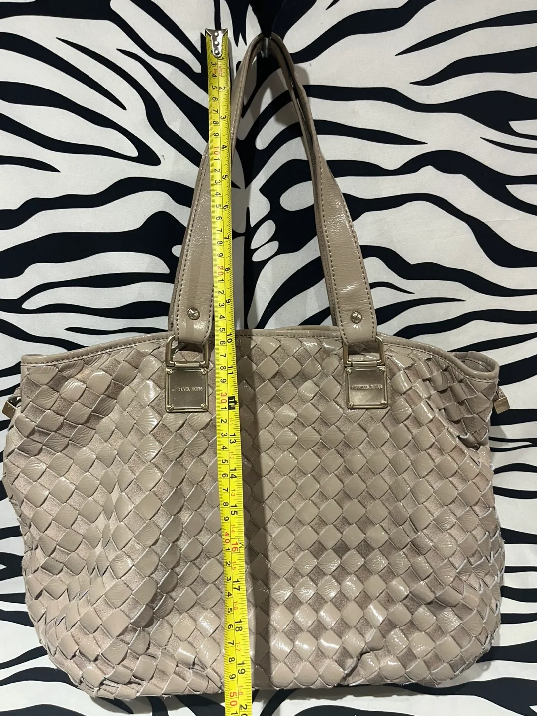 🌼 Michael Kors Newbury Large Beige Woven Suede Leather Bag image indicator(5)