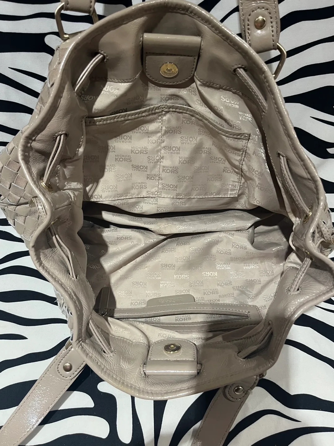 🌼 Michael Kors Newbury Large Beige Woven Suede Leather Bag image indicator(9)