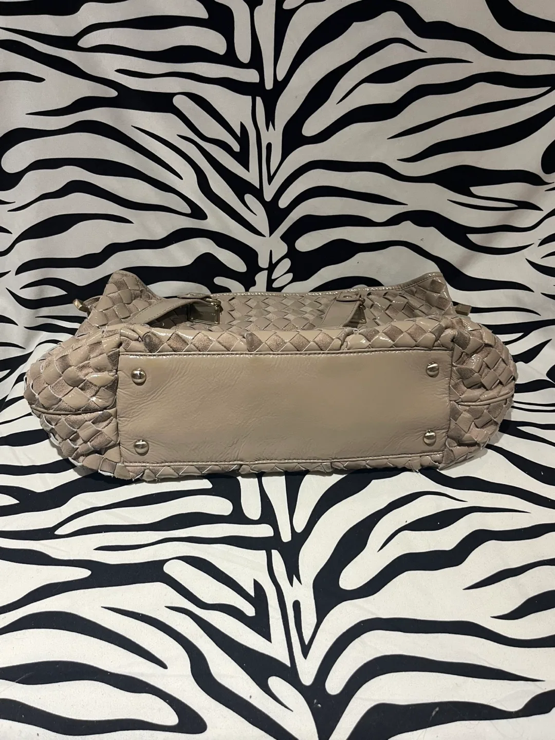 🌼 Michael Kors Newbury Large Beige Woven Suede Leather Bag image indicator(10)